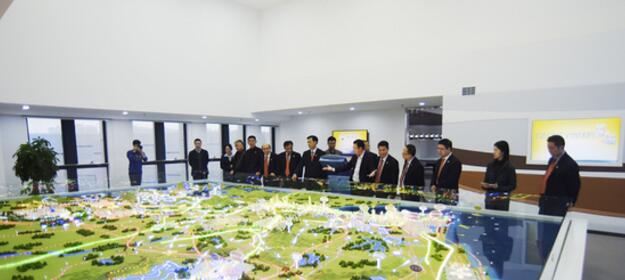  深圳市潮商会吴木棠会长一行莅临我司参观